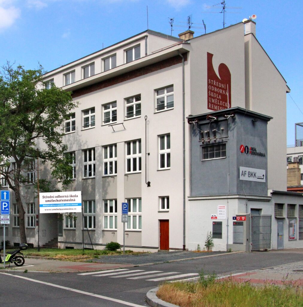 Škola – pravidelný servis velké budovy